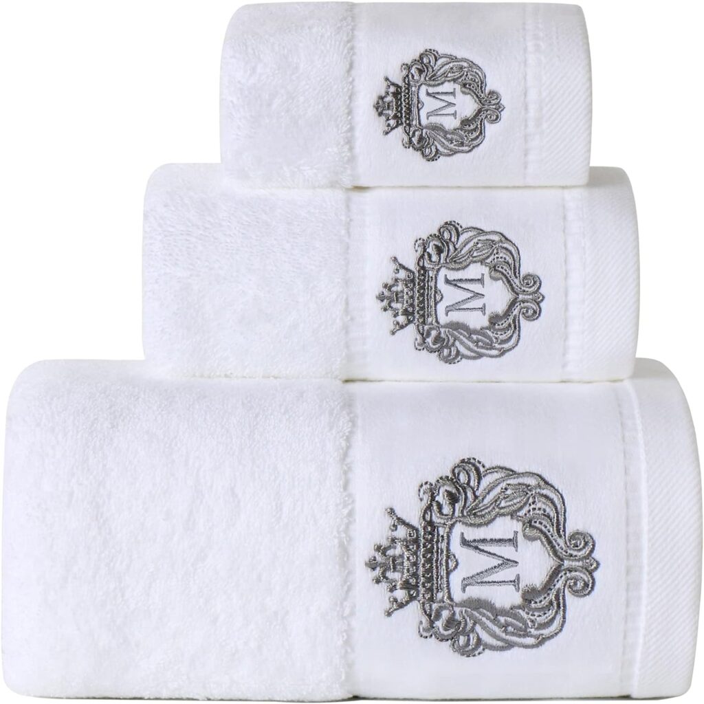 A premium bath towel set in white, designed for luxury bathrooms. The set includes super soft, highly absorbent towels made from 100% cotton, offering a plush and comfortable feel. Ideal for gifts, these towels are medium-sized and provide a touch of elegance and indulgence to any bathroom decor.