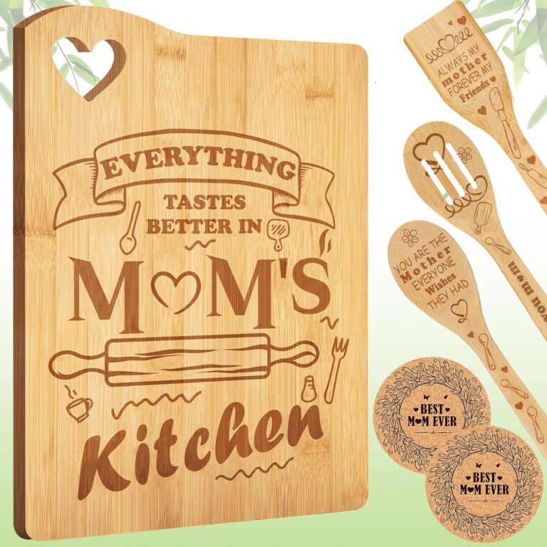 A personalized bamboo cutting board designed as a gift for mothers. The cutting board features engraved text with a custom message or name, offering a unique and thoughtful touch. Made from eco-friendly bamboo, the board is durable and practical, suitable for everyday kitchen use or as a decorative item.