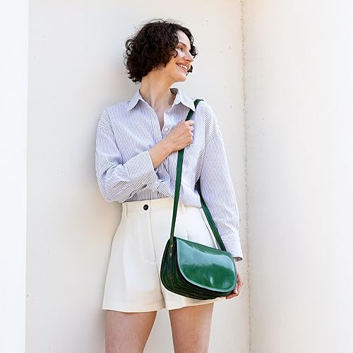 Elegantly crafted leather crossbody bag for women – a timeless accessory with a touch of vintage charm. The rich leather texture, adjustable shoulder strap, and thoughtful compartments make it both functional and fashionable. Comes in a chic gift box.”